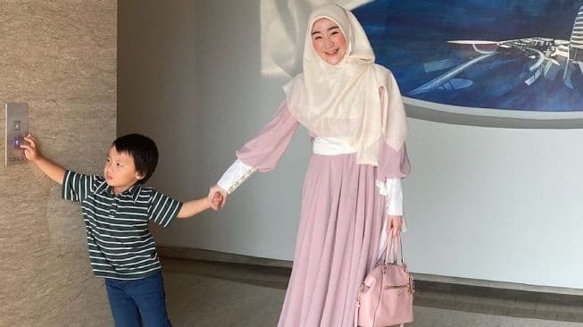 Larissa Chou Hukum Anak Dikunci di Kamar Mandi, Alvin Faiz Disalahkan Netizen