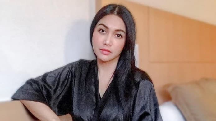 Ini Alasan Denada Masih Sembunyikan Wajah Sang Putri ke Publik