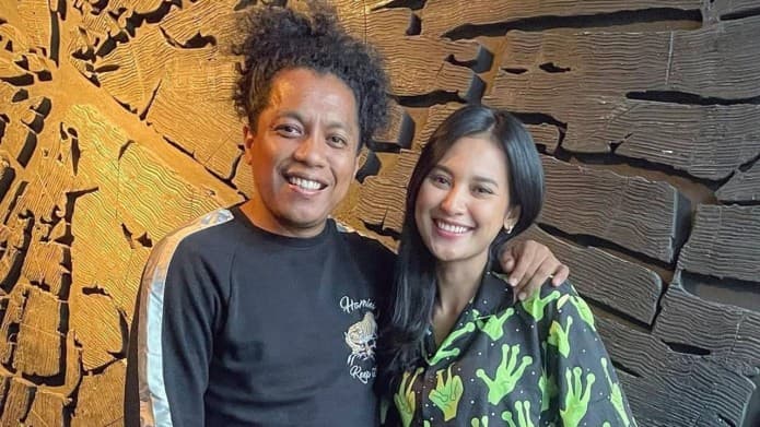 Indah Permatasari Lakoni Adegan Mesra, Ini yang Dilakukan Arie Kriting