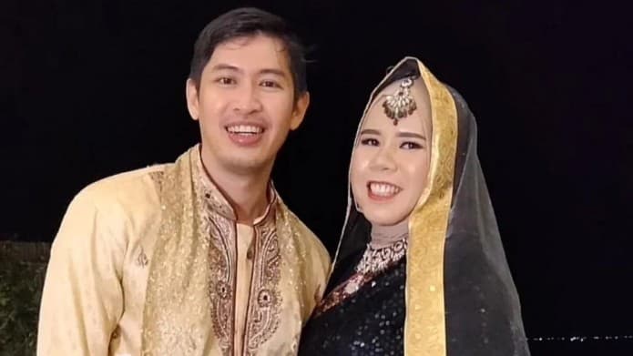 Dukung Rommi Halley Jadi Mualaf, Rohimah Beri Hadiah Peci dan Sajadah