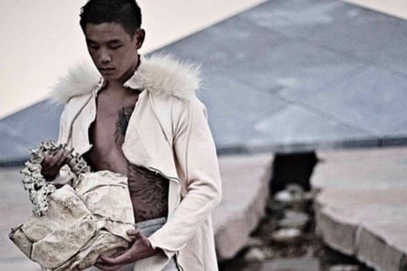 3 Kontroversi Arnold Putra, Desainer yang Dikabarkan Bikin Tas dari Tulang Belakang Manusia