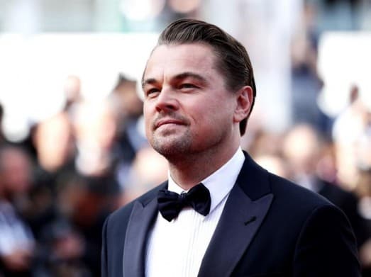 Viral Tobey Maguire & Leonardo DiCaprio Nongkrong di Bali, Gaya Sederhananya Tuai Sorotan