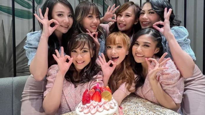 10 Potret Member Cherrybelle Kompak Rayakan Anniversary Ke-11